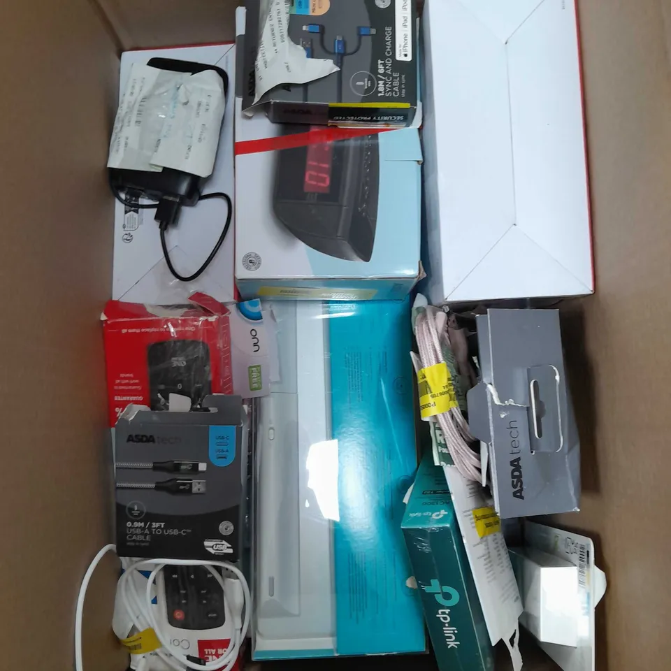 BOX OF APPROXIMATELY 20 ASSORTED ITEMS TO INCLUDE JVC HEADPHONES, FIRE STICK, KEYBOARD ETC