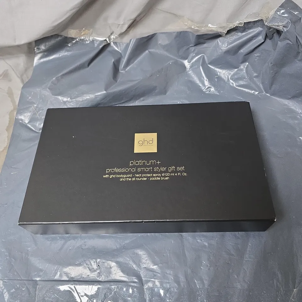 GHD PLATINUM+ PROFESSIONAL SMART STYLER GIFT SET BOXED