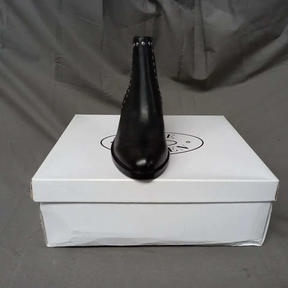 BOXED PAIR OF STEVE MADDEN CADE LEATHER ANKLE BOOTS IN BLACK EU SIZE 36