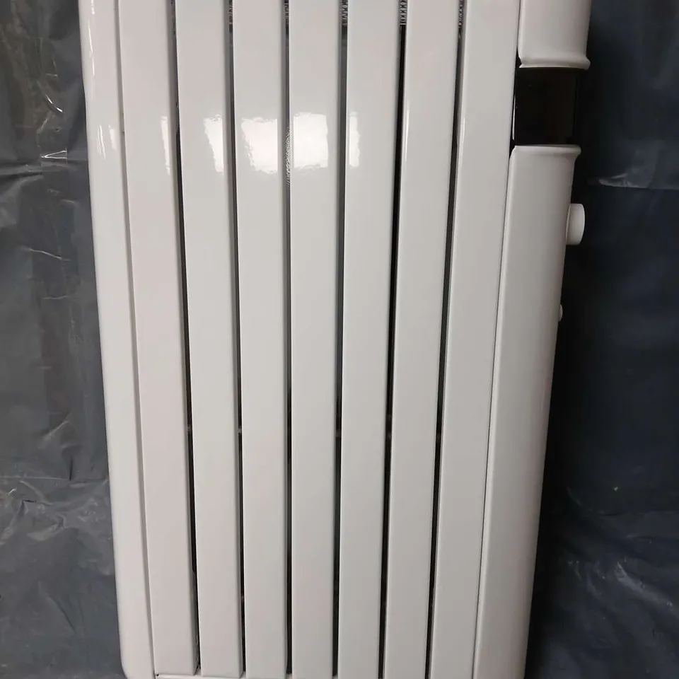 BLACK & DECKER 1.5KW SMART DIGITAL OIL FREE RADIATOR