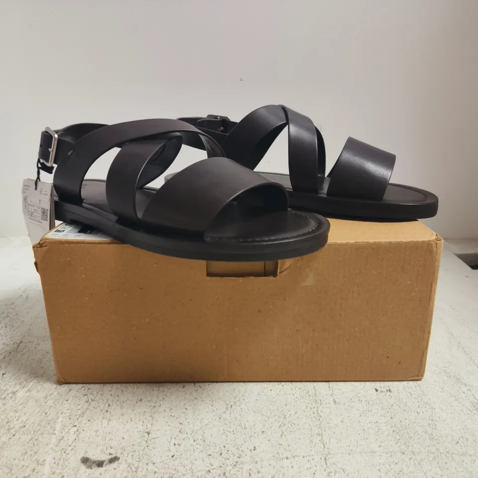 BOXED PAIR OF MANGO MAN OPEN TOE FLAT SANDALS IN DEEP DARK CHOCOLATE SIZE UK 8