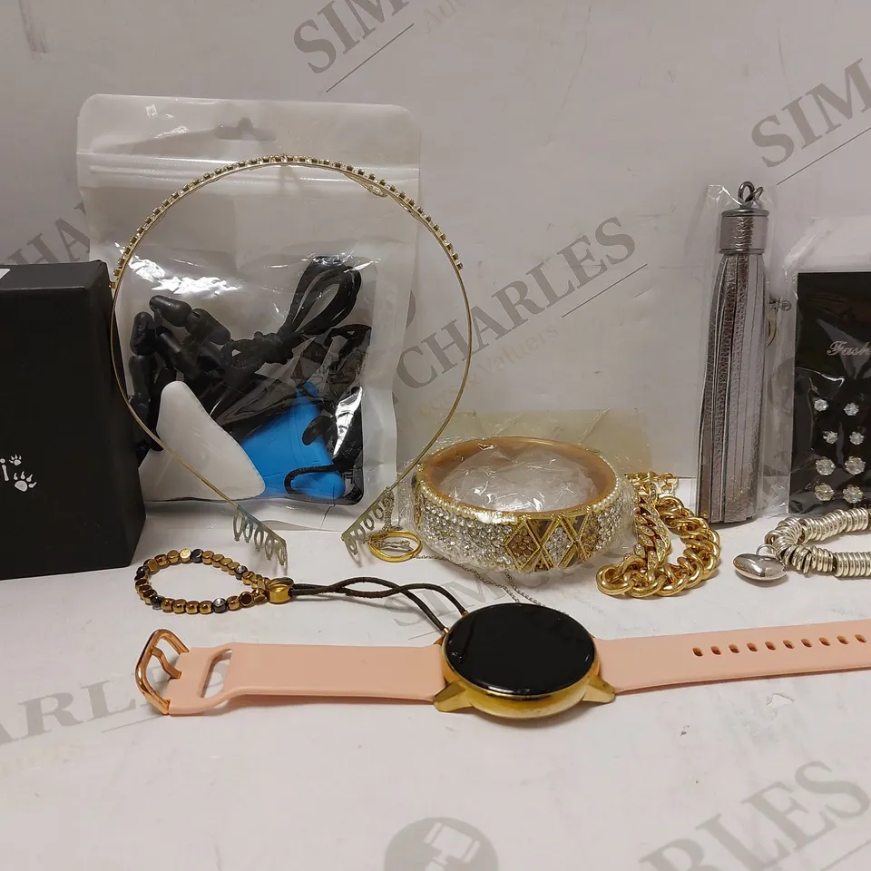 LOT OF APPROX 20 ASSORTED JEWELLERY ITEMS TO INCLUDE KATOMI BRACELET, SILVER STUD EARRINGS, DESIGNER SMART WATCH, ETC