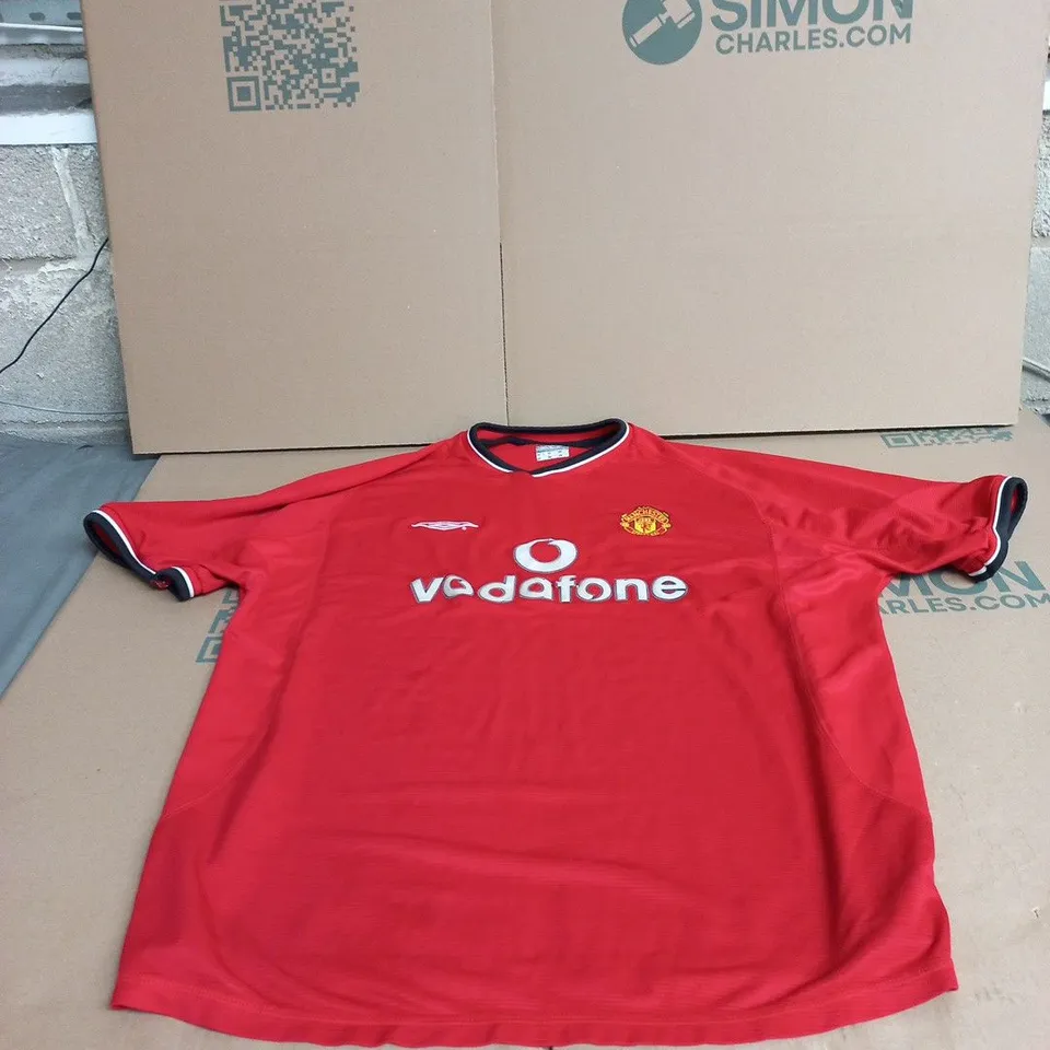 MANCHESTER UNITED FOOTBALL CLUB RED HOME SHIRT – VODAFONE SPONSOR, UMBRO