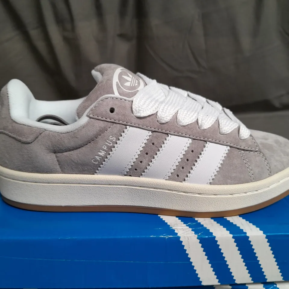 BOXED PAIR OF ADIDAS CAMPUS TRAINERS SIZE UK 5 
