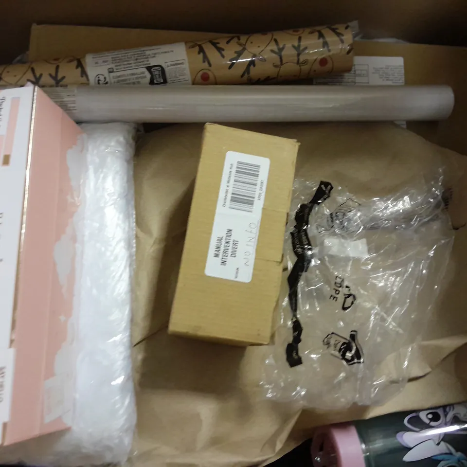 BOX OF APPROXIMATELY 10 ASSORTED ITEMS TO INCLUDE - BEST WALLPAPER , FOAM WEATHER STRIP , FACE CLOTH ETC