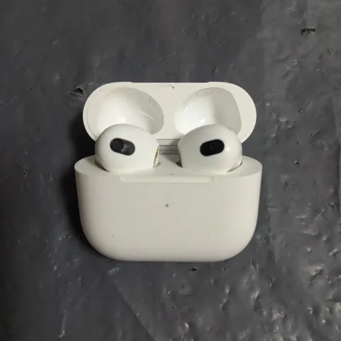 PAIR OF APPLE AIRPODS 3RD GEN IN WHITE