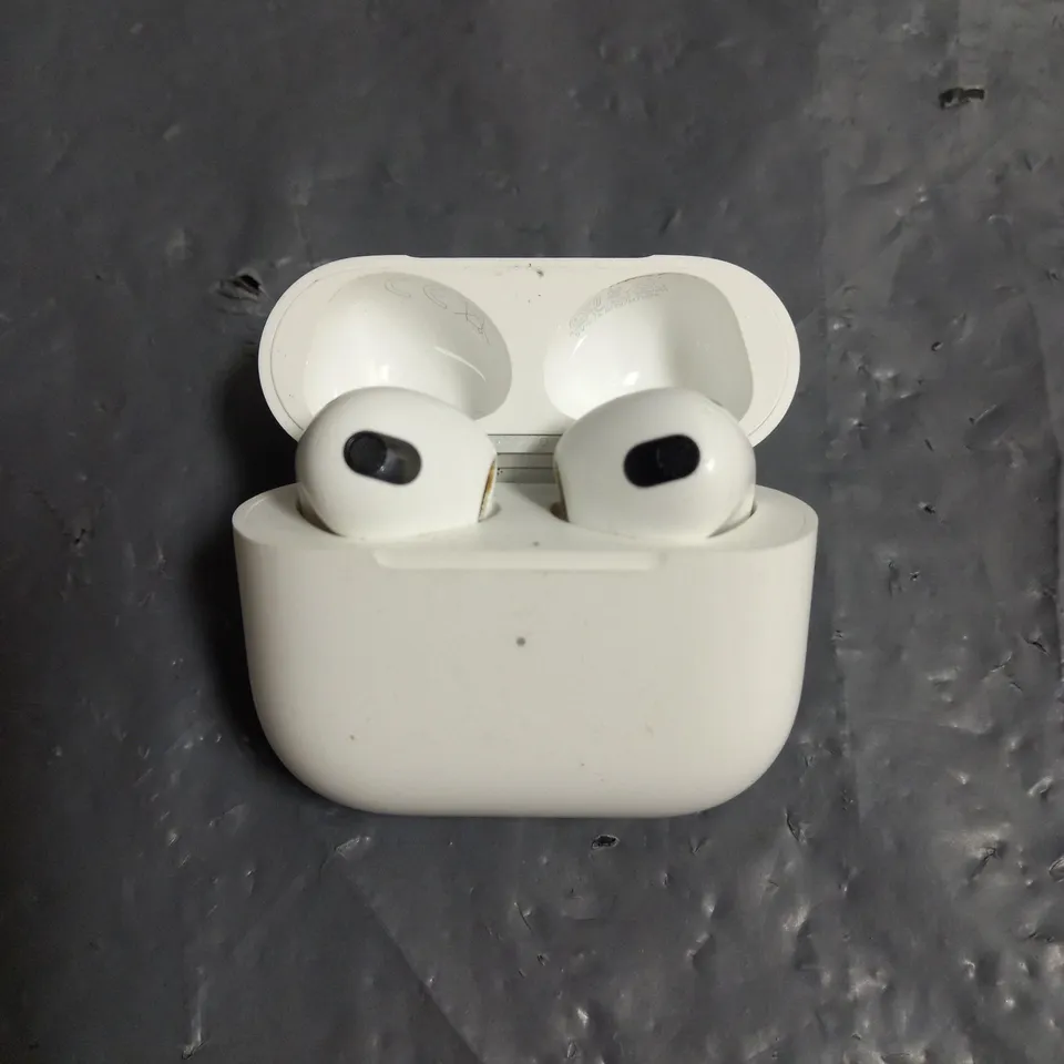 PAIR OF APPLE AIRPODS 3RD GEN IN WHITE