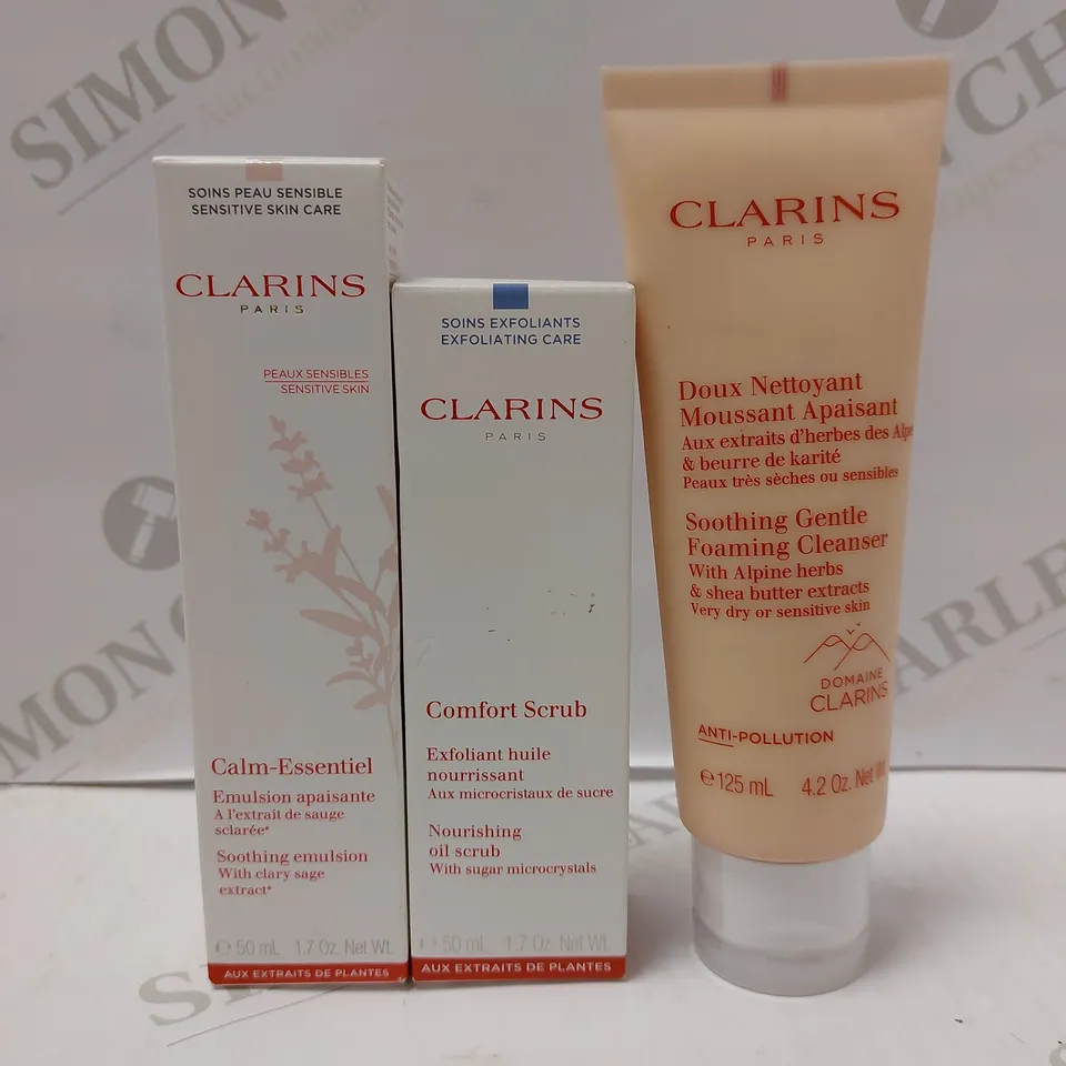 LOT OF 3 ASSORTED CLARINS PRODUCTS TO INCLUDE SMOOTHING EMULSION, COMFORT OIL SCRUB, SOOTHING GENTLE FOAMING CLEANSER 