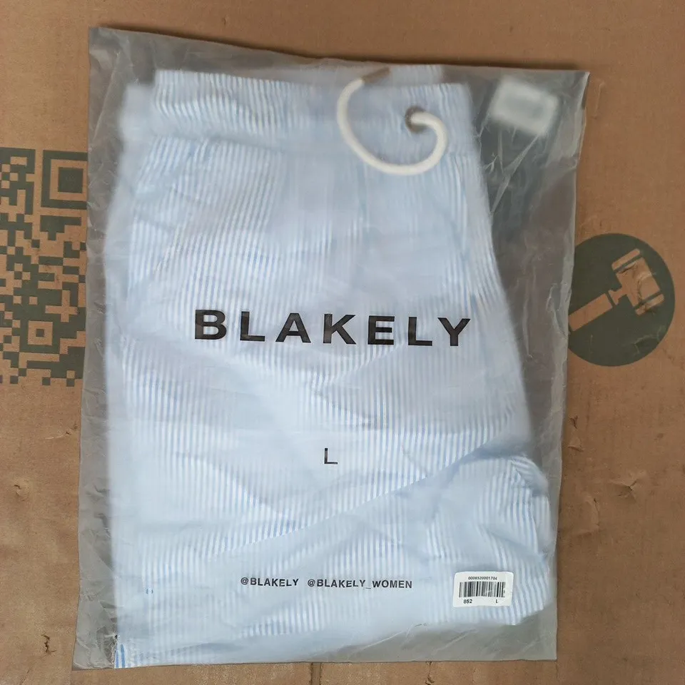 BAGGED BLAKELY WOMEN'S STRIPED SHORTS IN BLUE/WHITE SIZE LARGE