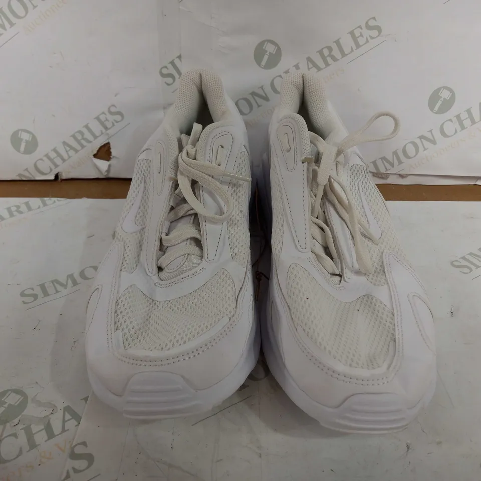 PAIR OF NIKE AIRMAX IN WHITE - UK 8.5