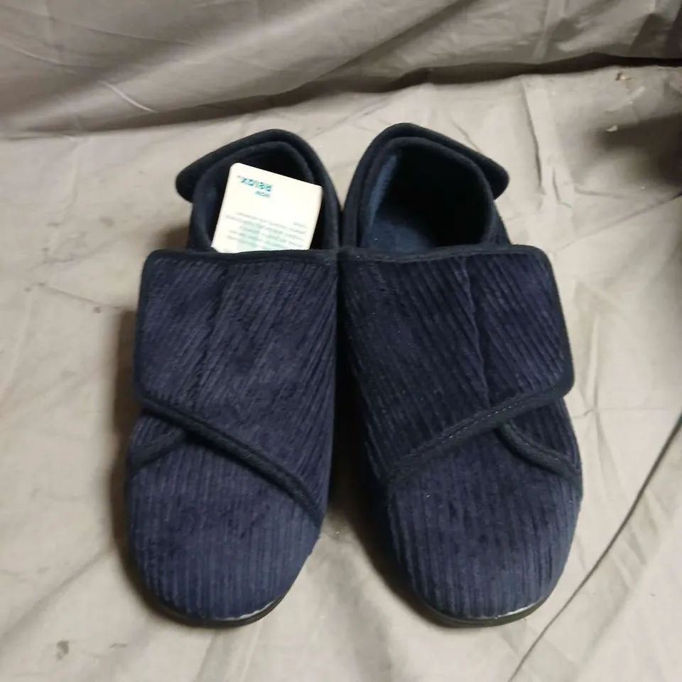 BOX OF APPROXIMATELY 18 PAIRS OF ASSORTED SHOES IN VARIOUS COLOUR, STYLES AND SIZES