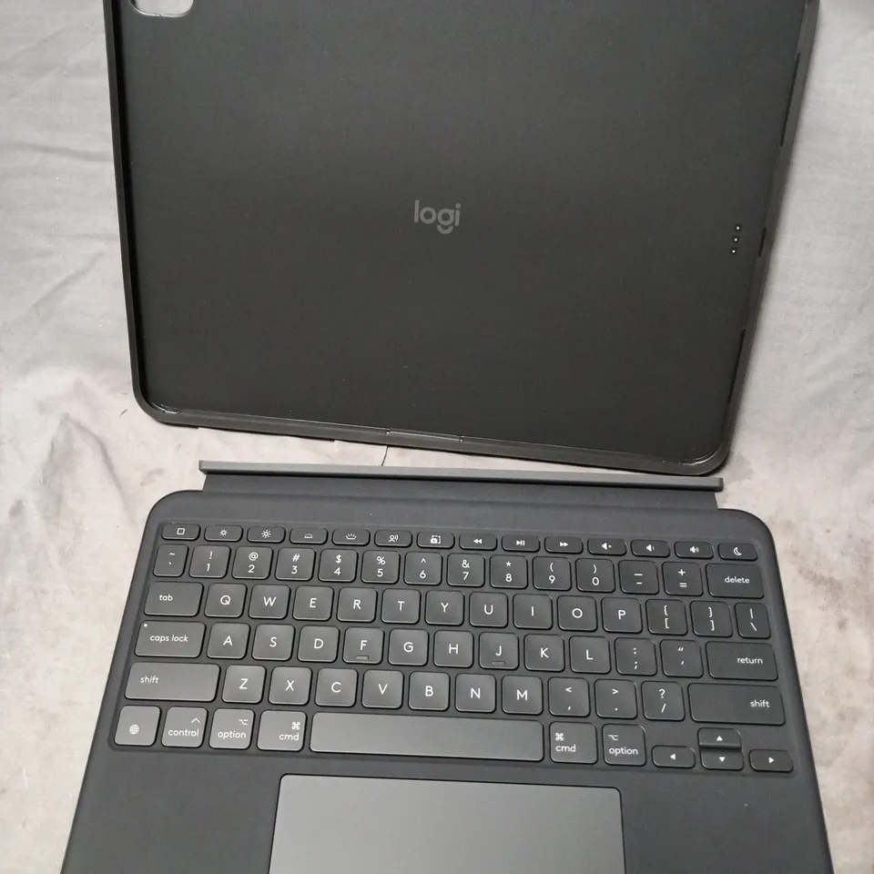 BOXED LOGITECH COMBO TOUCH IPAD PRO 13" TABLET KEYBOARD CASE - NON UK LAYOUT 