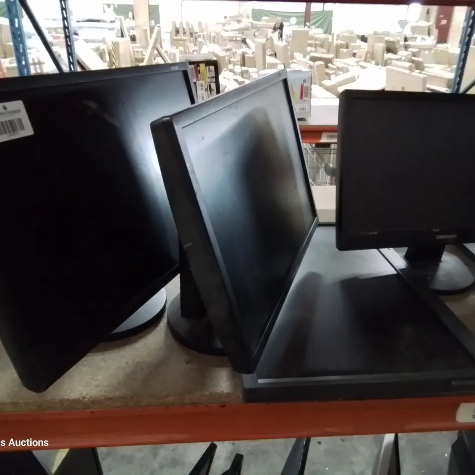 SHELF OF APPROXIMATELY 13 ASSORTED DESK TOP MONITORS, INCLUDING SAMSUNG, LENOVO, HP.