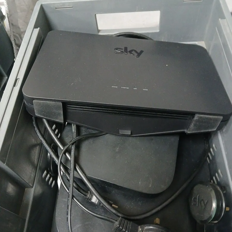 APPROXIMATELY 4 X SKY WI FI ROUTER