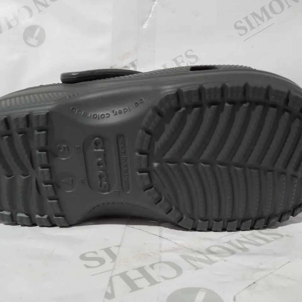 BOXED PAIR OF CROCS - CLASSIC ROOMY FIT IN SLATE GREY UK SIZE M4/W5