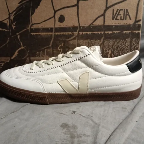 VEJA PANENKA WHITE LEATHER TRAINERS – UK 10 (EU 44)