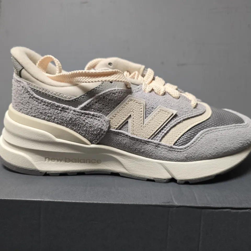 NEW BALANCE 997R TRAINERS IN GREY -  UK 5 