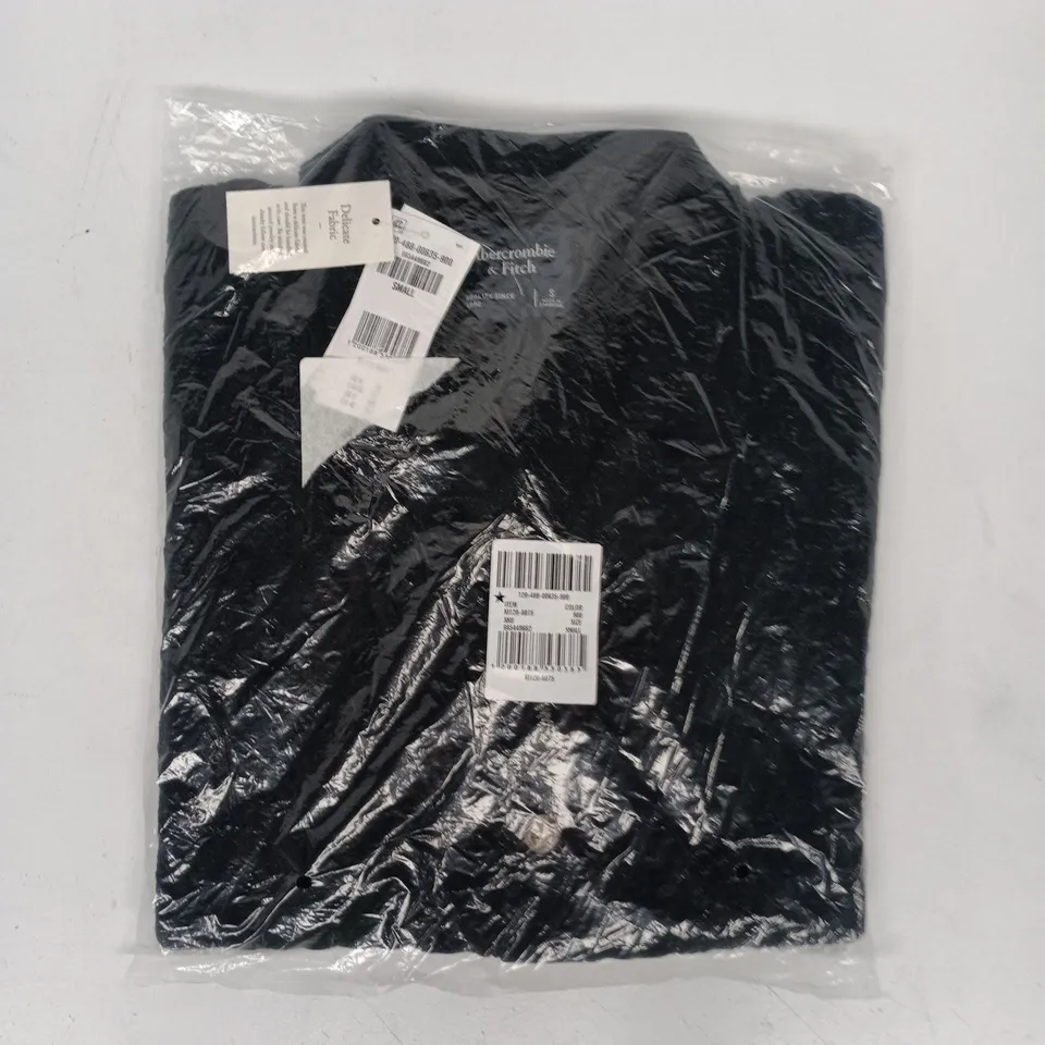 BAGGED ABERCROMBIE & FITCH BUTTON UP SHIRT IN BLACK SIZE SMALL