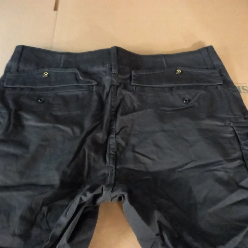 G-STAR RAW DARK GREY CARGO PANTS - 36/32