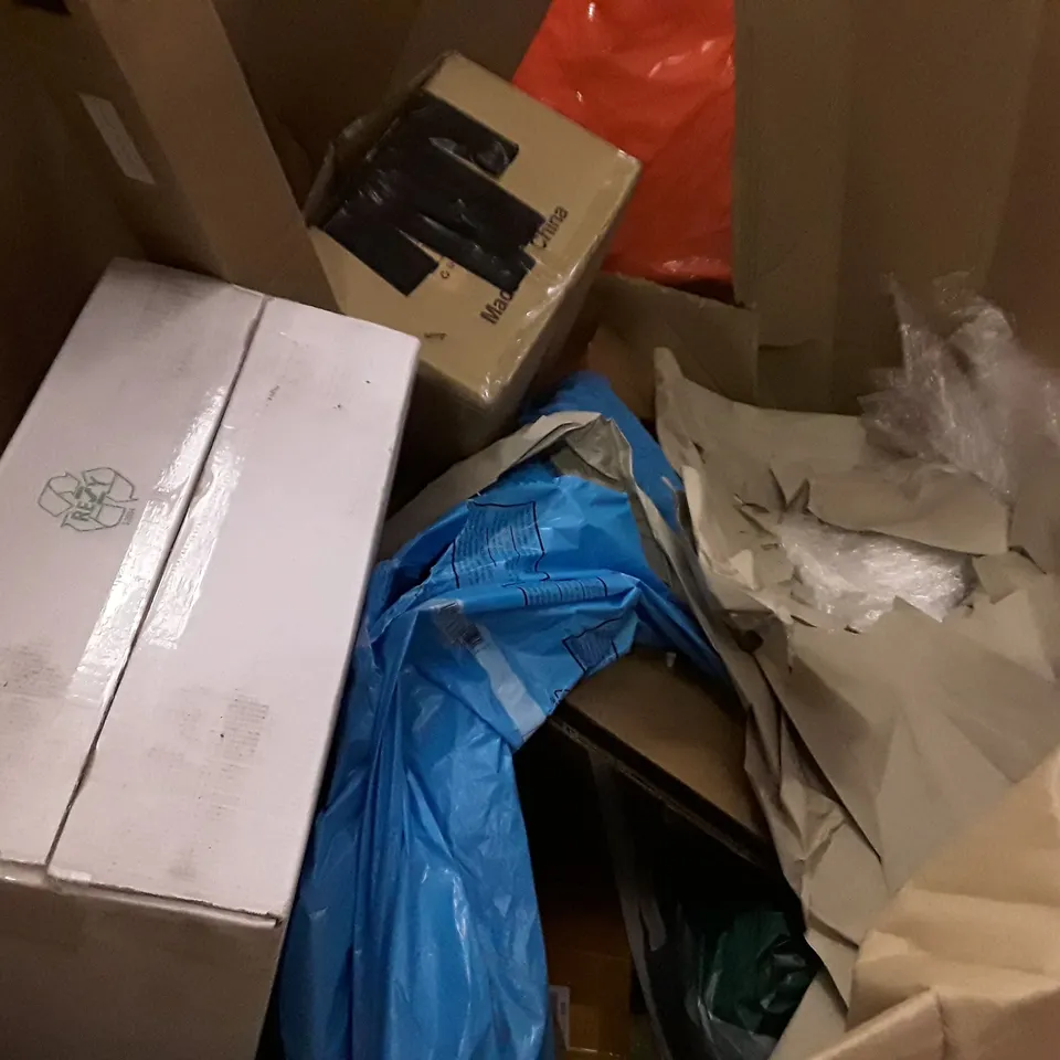 PALLET OF ASSORTED PRODUCTS INCLUDING ROLLER BLINDS, TOILET SEAT, LED CEILING LIGHT, MATTRESS TOPPER, BLUE LIGHT BLOCKING SCREEN