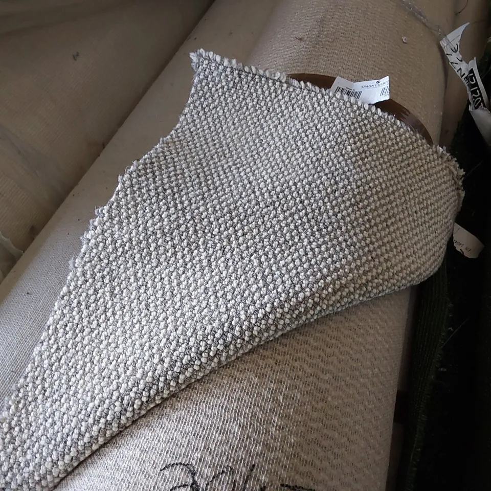 ROLL OF QUALITY LAKELAND SLIVER HOW CARPET// SIZE: 4 X 6.7M