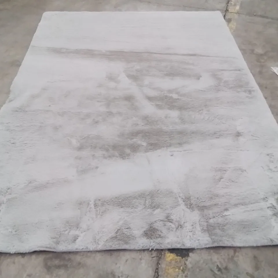 QUALITY DESIGNER AREA RUG - APPROXIMATELY 240X170CM