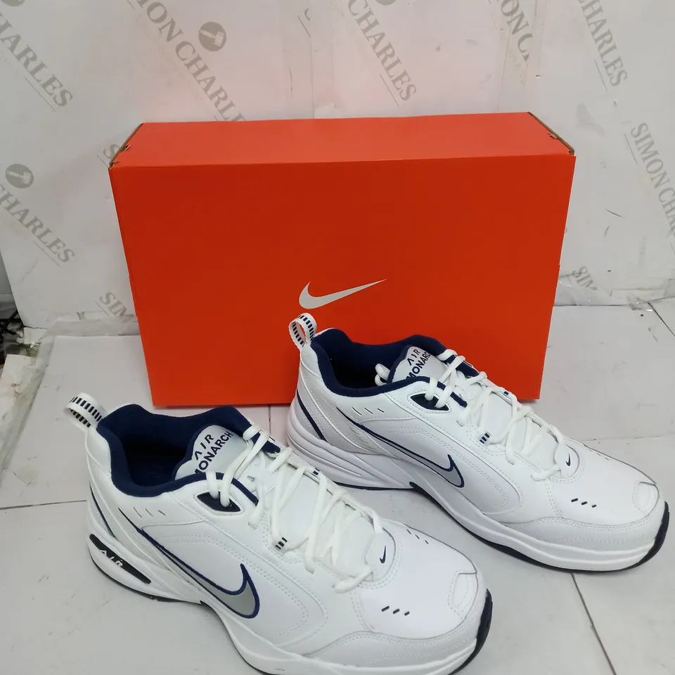 BOXED PAIR OF NIKE AIR MONARCH IV WHITE UK 11 