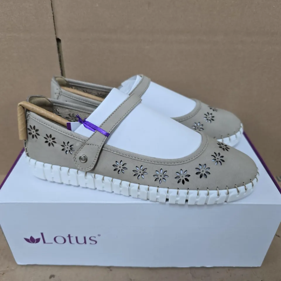 BOXED PAIR OF LOTUS AURELIA NATURAL SHOES - UK 5
