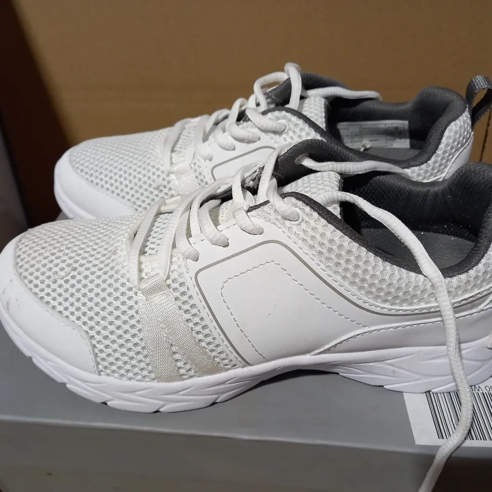 VIONIC DEVRA WHITE TRAINERS - SIZE 4.5