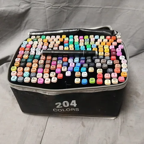 SET OF APPROXIMATELY 200 DOUBLE TIPPED MARKER PENS