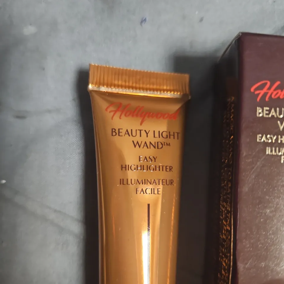 BOXED CHARLOTTE TILBURY HOLLYWOOD BEAUTY LIGHT WAND EASY HIGHLIGHTER IN SPOTLIGHT – 12 ML