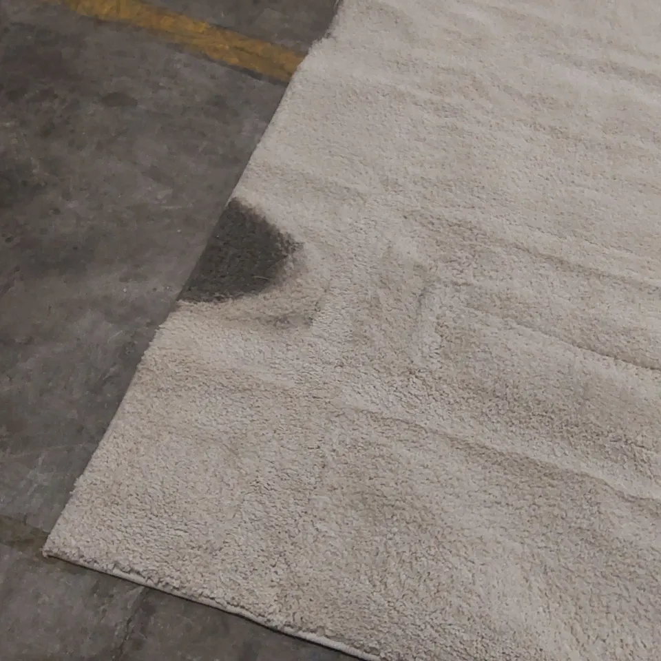 QUALITY DESIGNER RUG - APPROXIMATELY 285 x 200cm