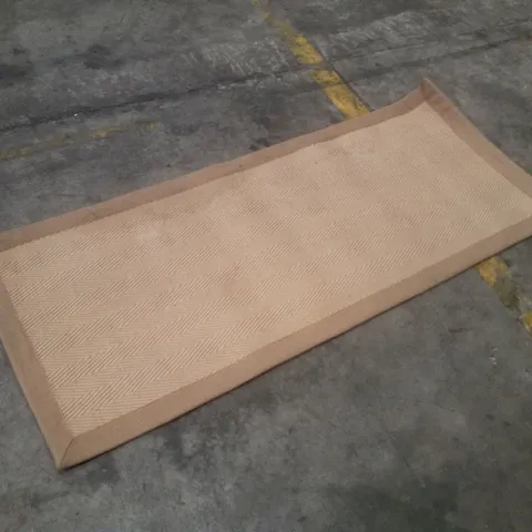 QUALITY DESIGNER AREA RUG APPROXIMATELY 60×150CM
