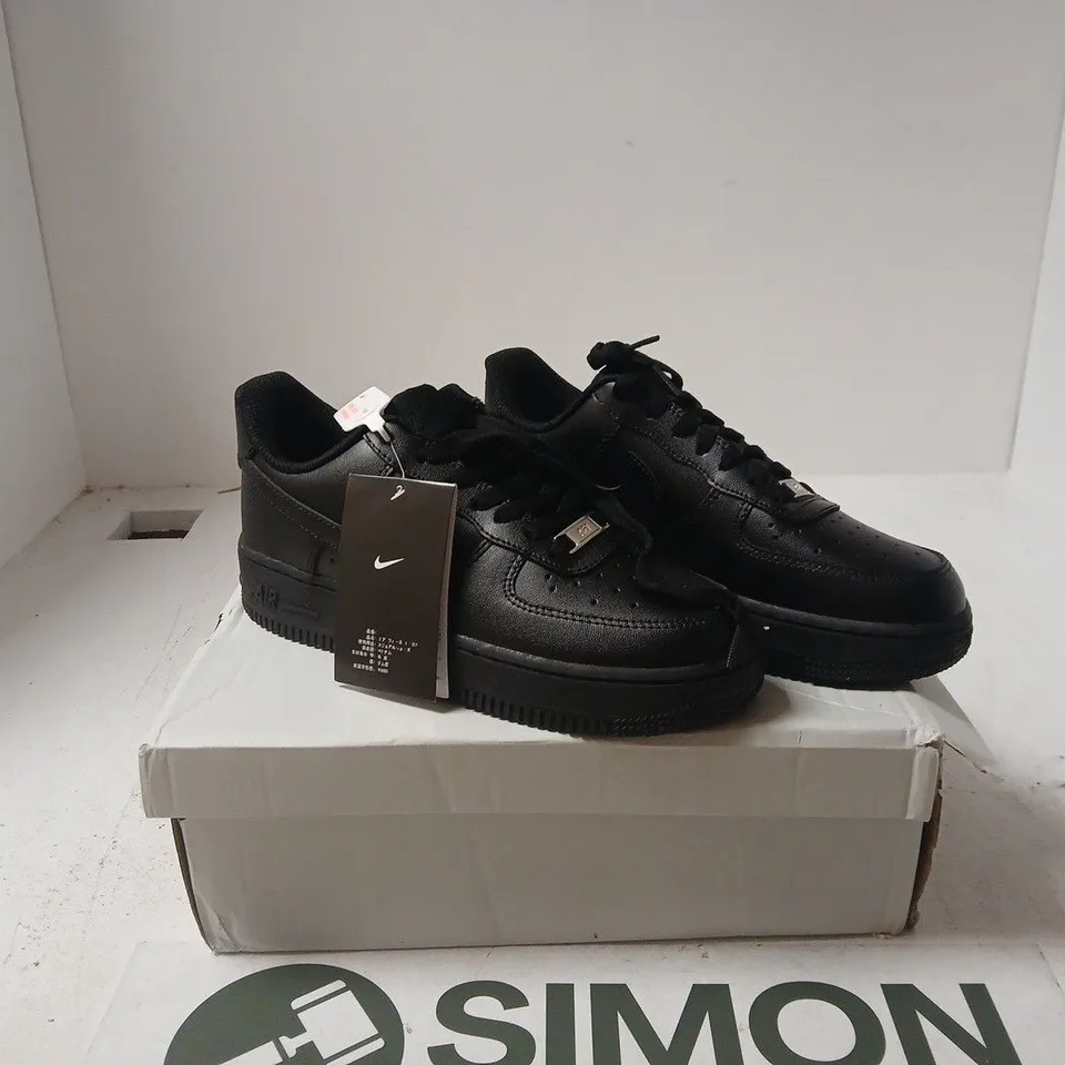 NIKE WOMENS AIR FORCE 1 '07 UK 5.5