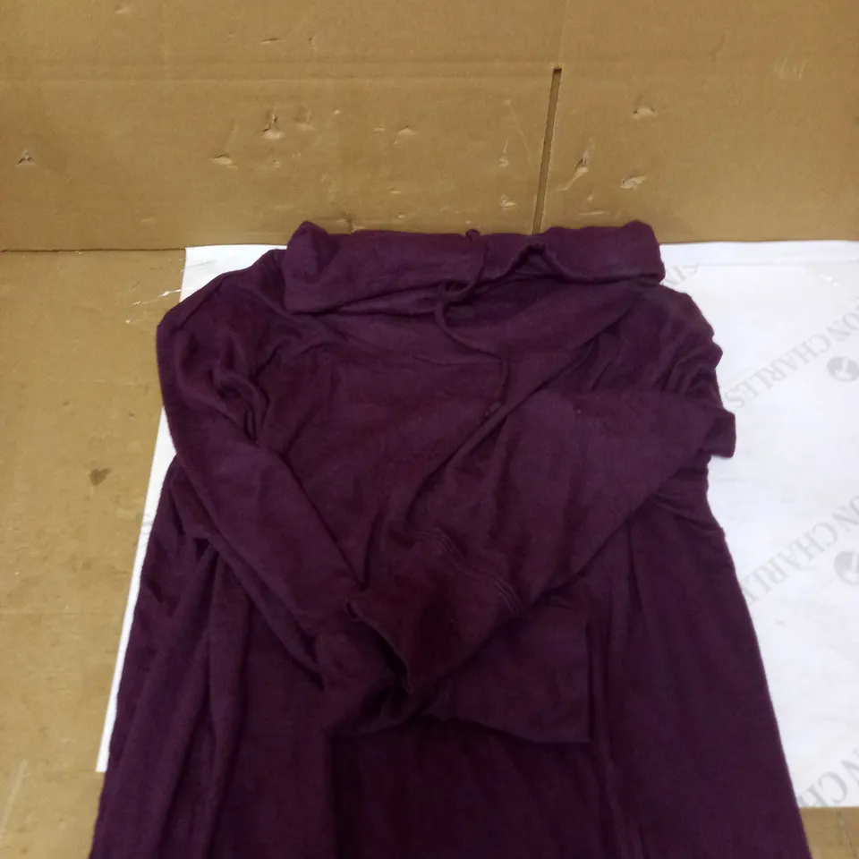 LOT OF APPROXIMATELY 10 ASSORTED CLOTHING ITEMS AND ACCESSORIES TO INCLUDE FRANK USHER BAG, CENTIGRADE COAT, MODERN SOUL TOP ETC