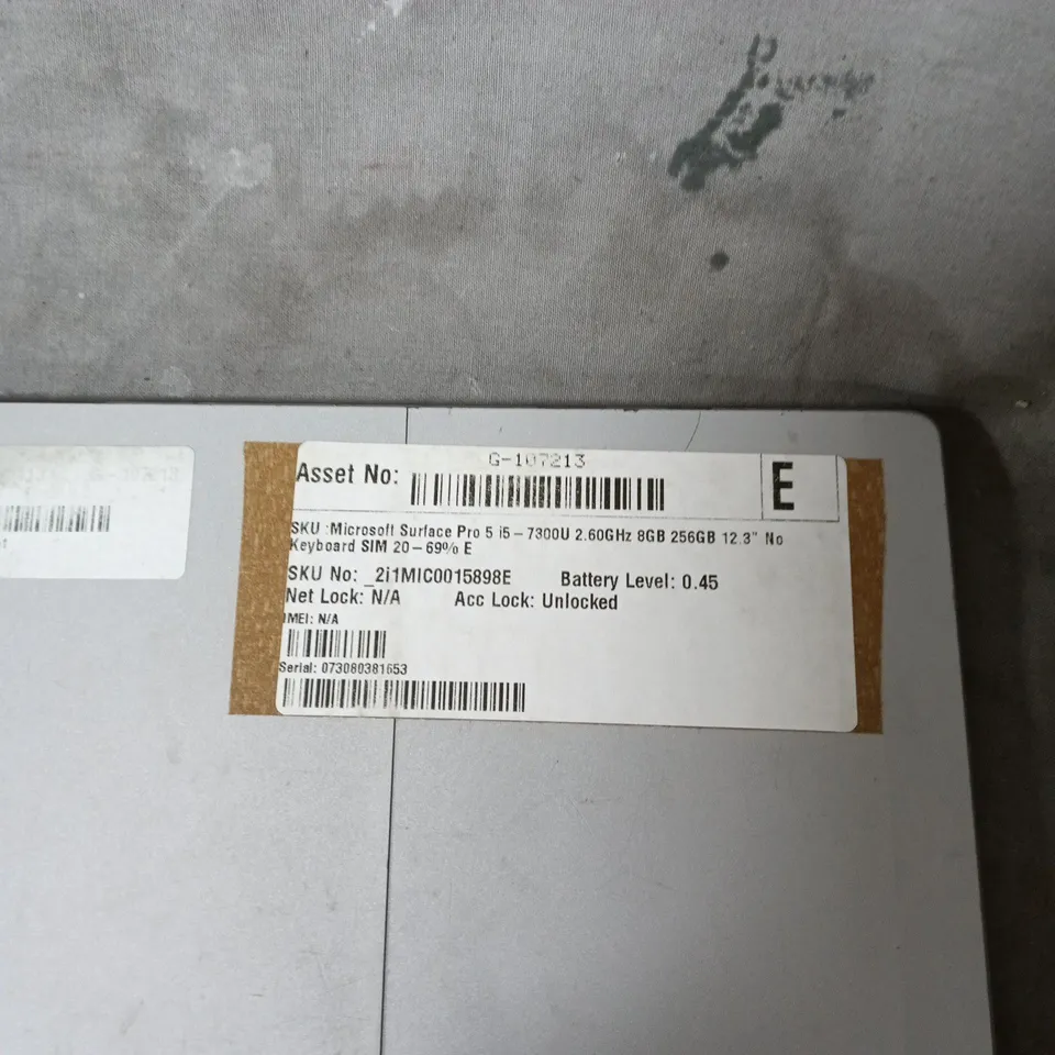 MICROSOFT SURFACE PRO 5 TABLET (I5-7300U, 8GB RAM, 256GB) – 12.3" DISPLAY – NO KEYBOARD - CRACKED SCREEN