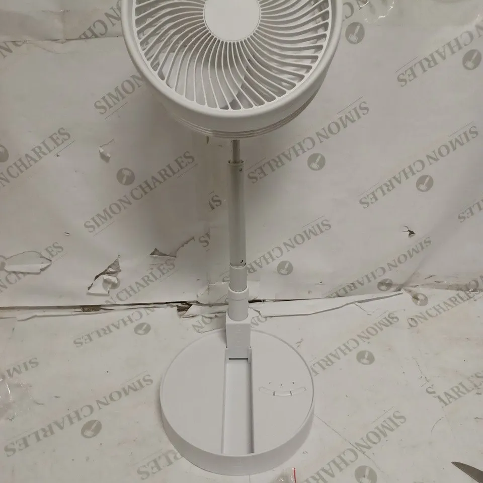 BELL & HOWELL RECHARGEABLE EXTENDABLE DESK & FLOOR FAN, WHITE