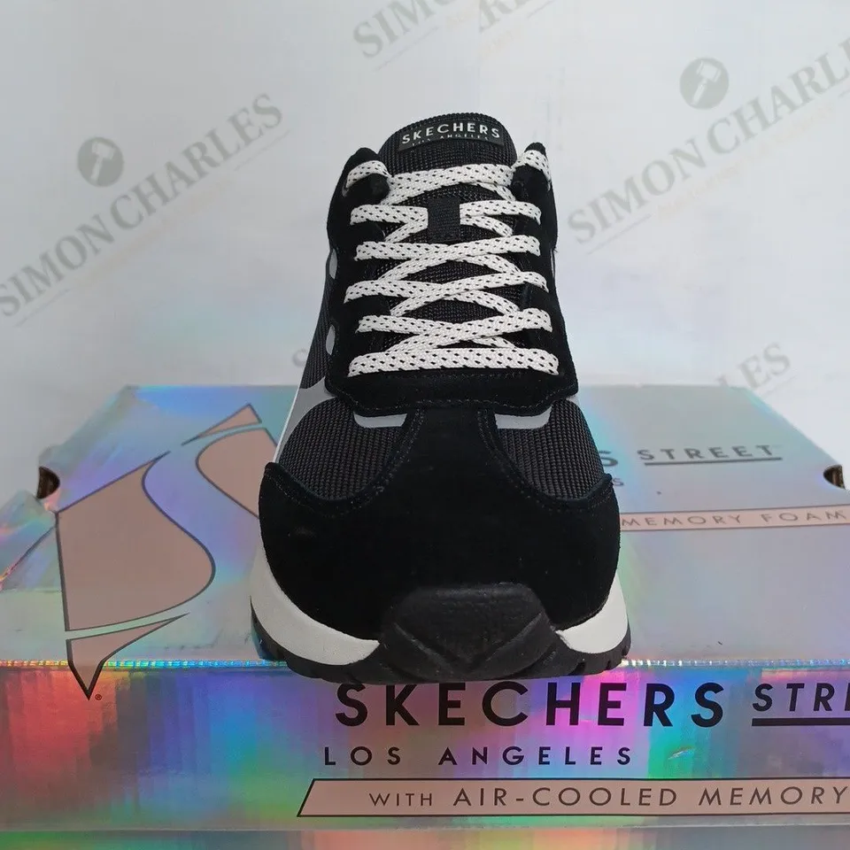 BOXED SKETCHERS STREET INFINITE JOGGER IN BLACK - UK 8 