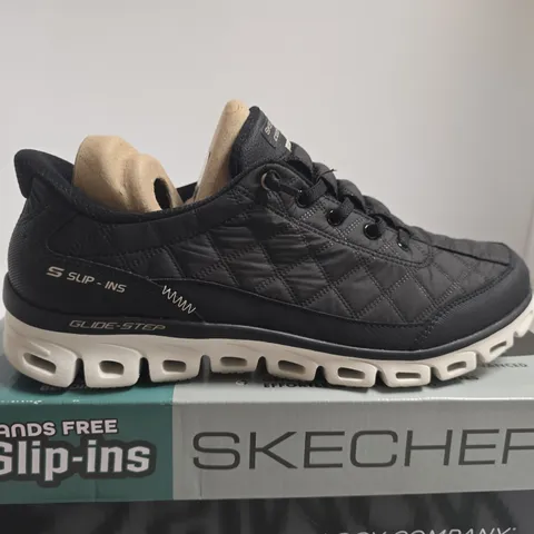 BOXED PAIR OF SKECHERS SLIP-INS BLACK QUILTED TRAINERS – UK SIZE 7