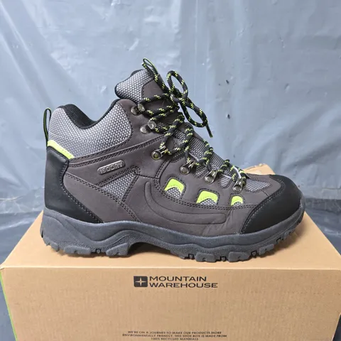 BOXED PAIR OF MOUNTAIN WAREHOUSE ADVENTURER WATERPROOF HIKING BOOTS IN BROWN/GREEN - UK 9