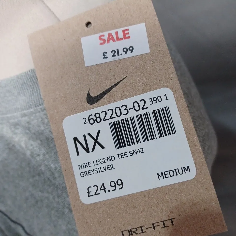 NIKE LEGENDS TEE IN GREY - MEDIUM