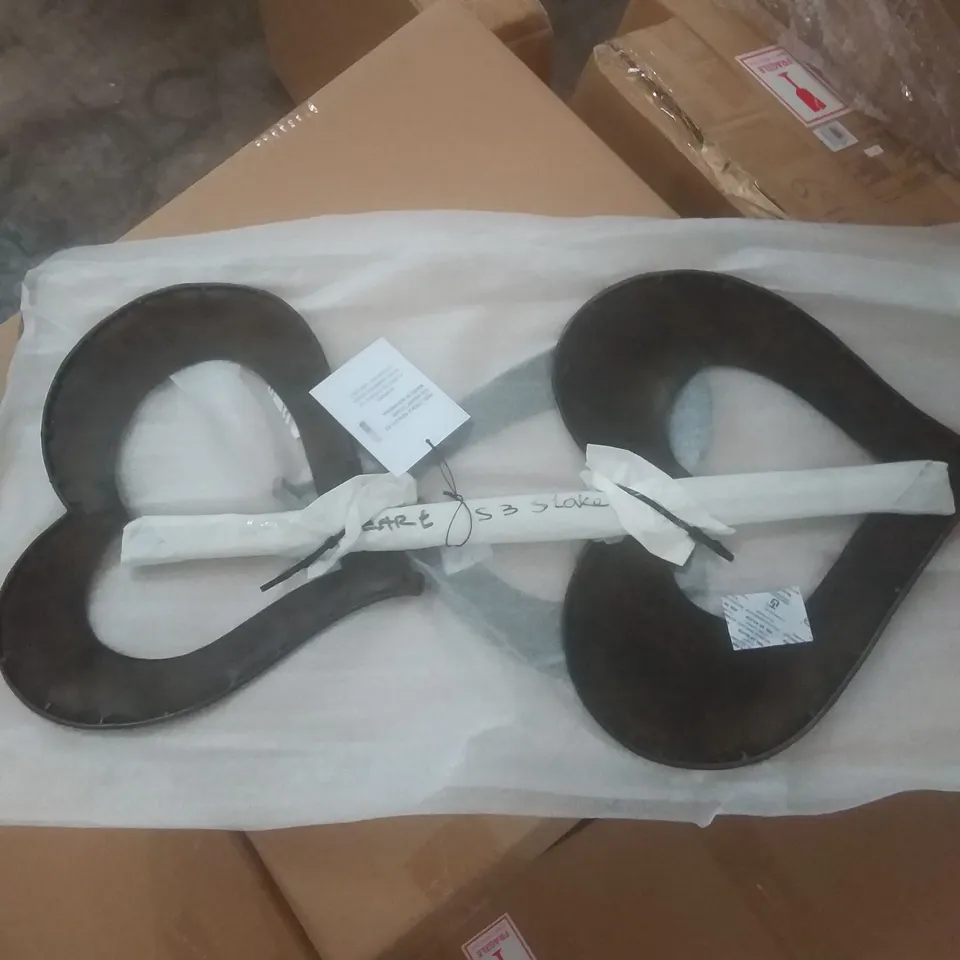 BRAND NEW BOXED X6 HEART STAKE