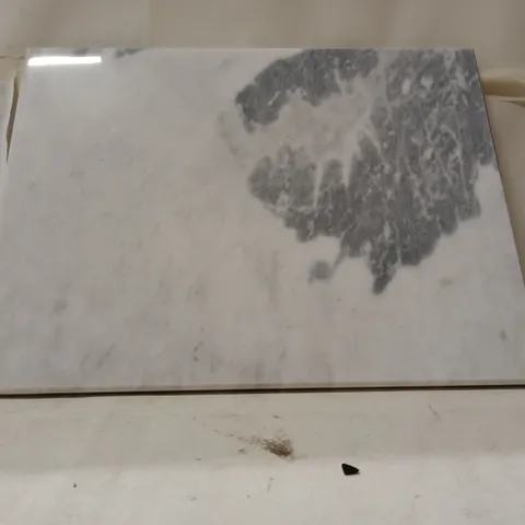 BOXED MAISON AND WHITE MARBLE CHOPPING BOARD