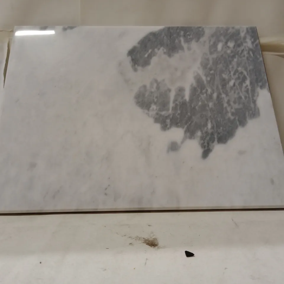 BOXED MAISON AND WHITE MARBLE CHOPPING BOARD