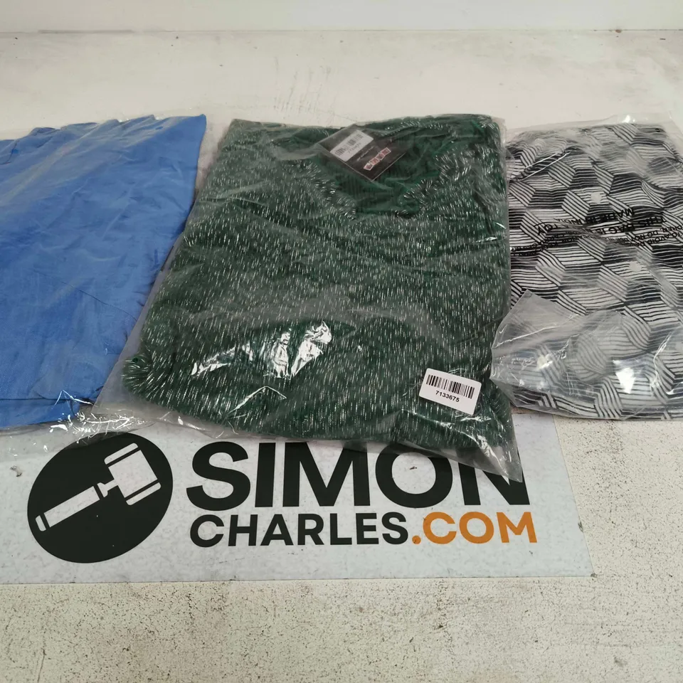 APPROXIMATELY 50 ASSORTED WOMENS CLOTHING ITEMS IN VARIOUS SIZES & STYLES 