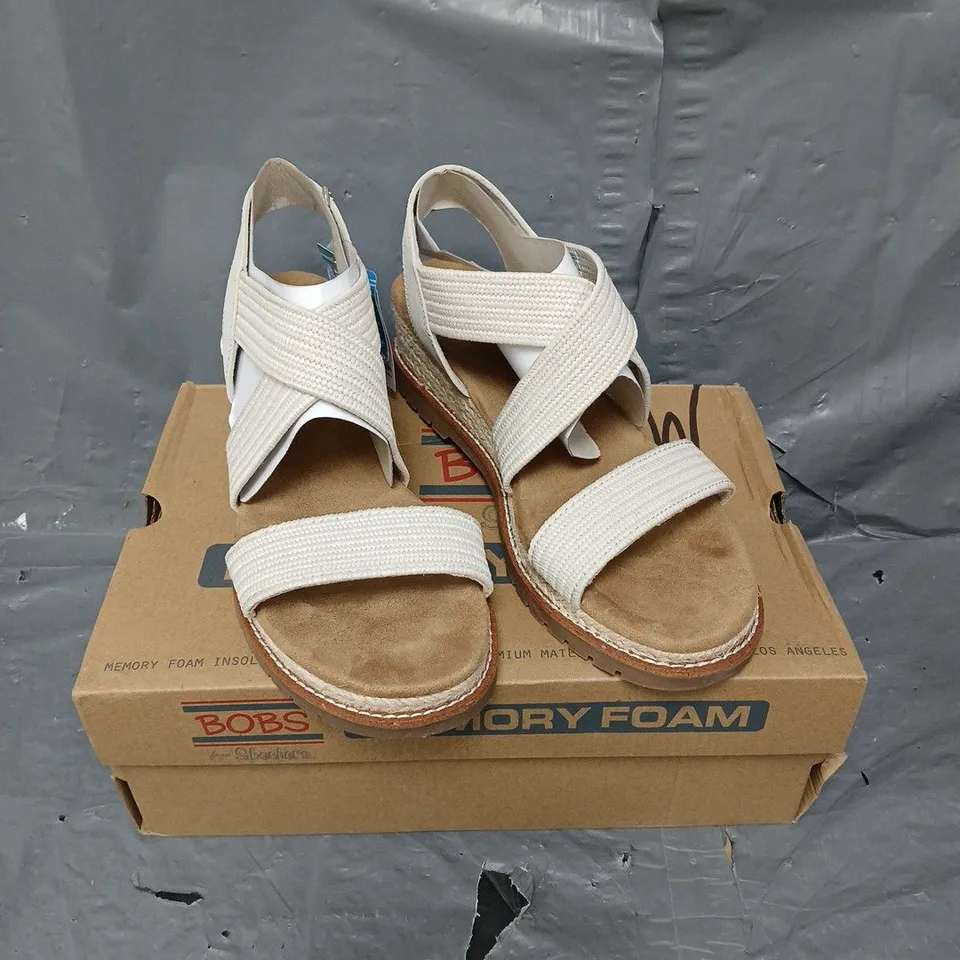 BOXED PAIR OF SKECHERS UPTOWN SANDALS IN OFF WHITE SIZE 6