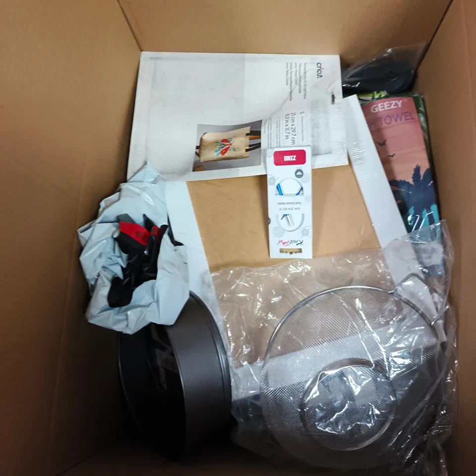 BOX OF APPROXIMATELY 10 ASSORTED ITEMS INCLUDING PHOTO FRAME , MICROFIBRE BEACH TOWEL AND CHEF AID CAKE TIN