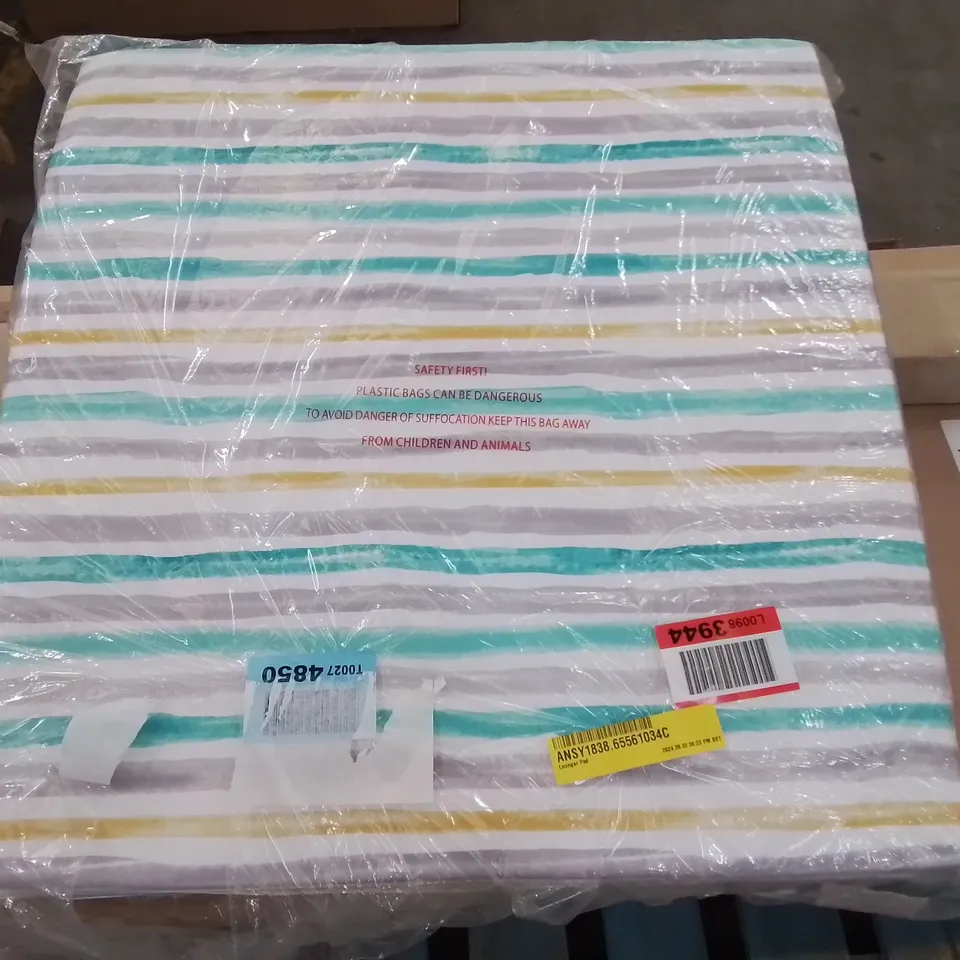 BAGGED LOUNGER PAD IN ULTIMATE STRIPE