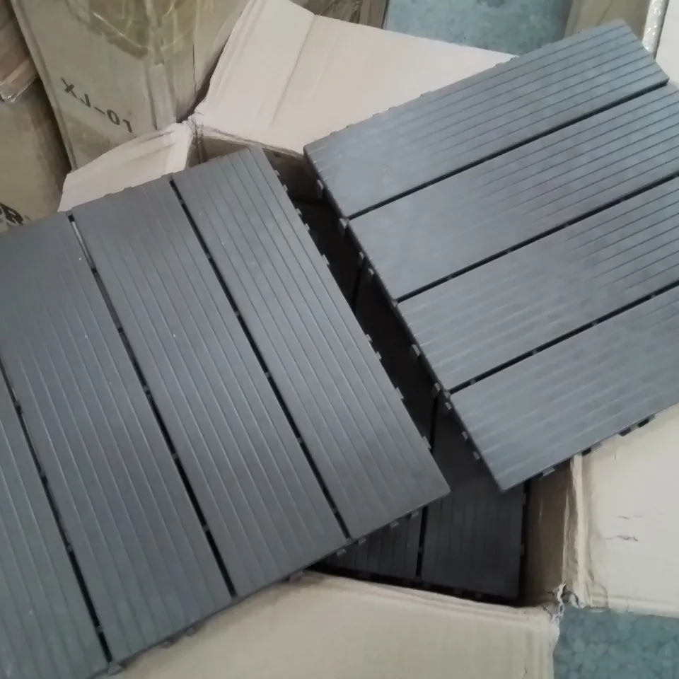 BOX CONTAINING LARGE AMOUNT OF GARDEN PLASTIC WOOD EFFECT TILES