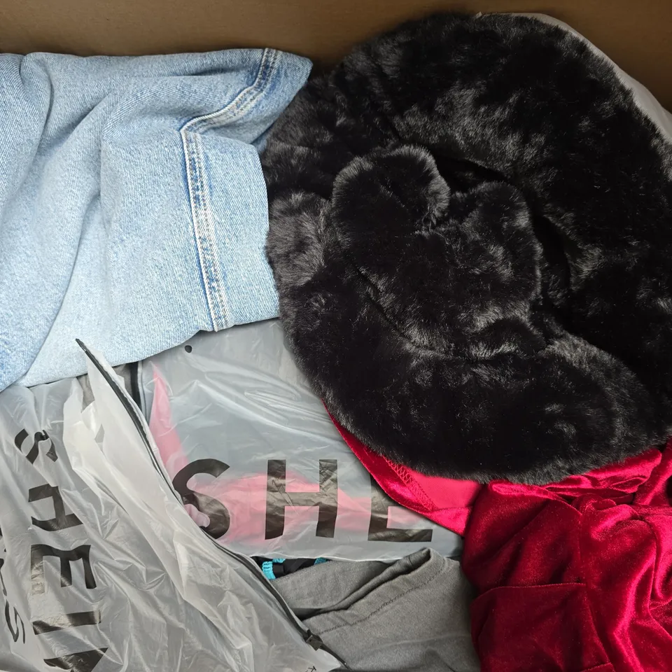 BOX OF APPROXIMATELY 20 ASSORTED CLOTHING AND FASHION ITEMS IN VARIOUS STYLES, SIZES, AND COLOURS - COLLECTION ONLY
